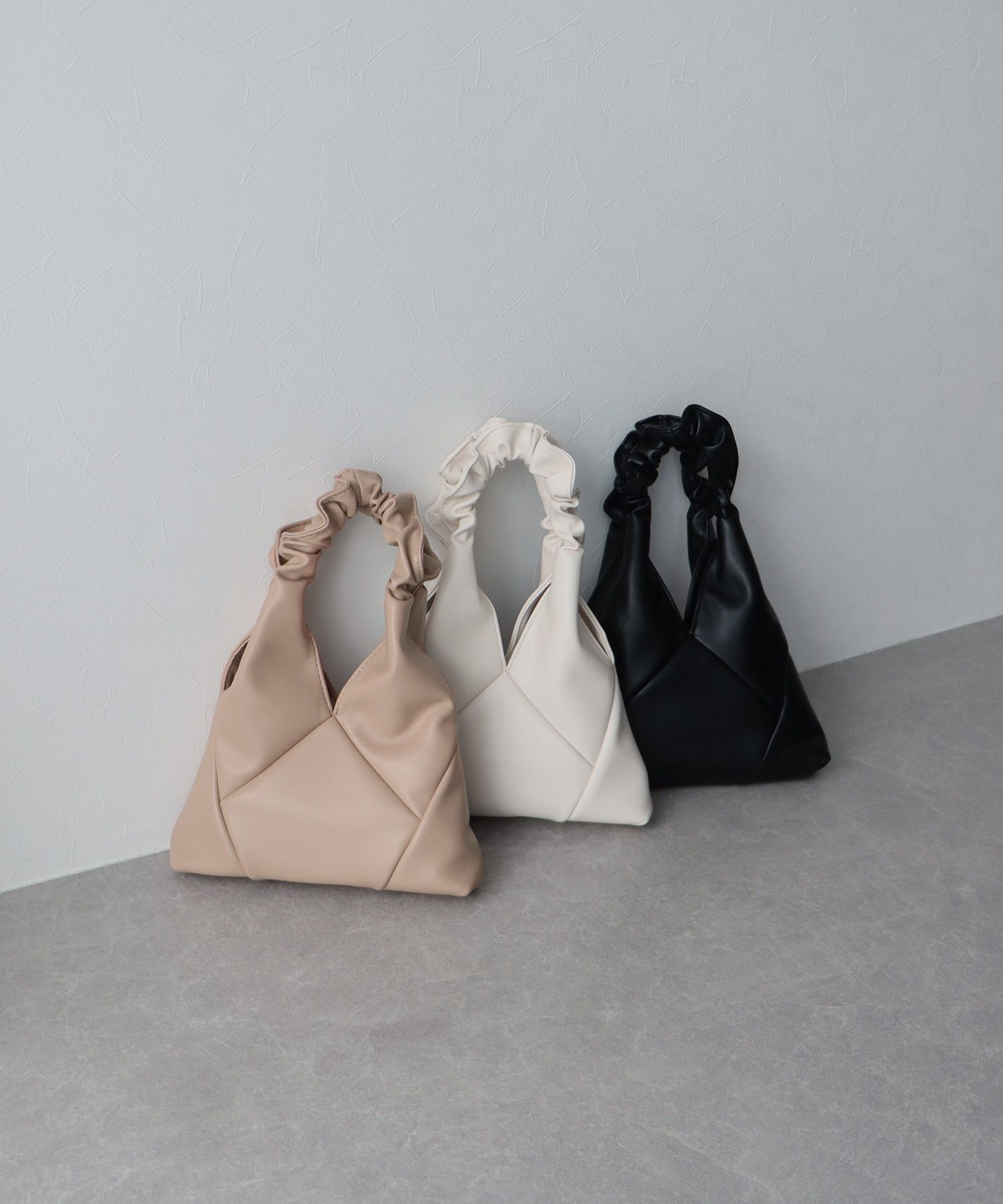 日本 BLUE EAST - 捲捲提把交叉皮革肩背包-卡其