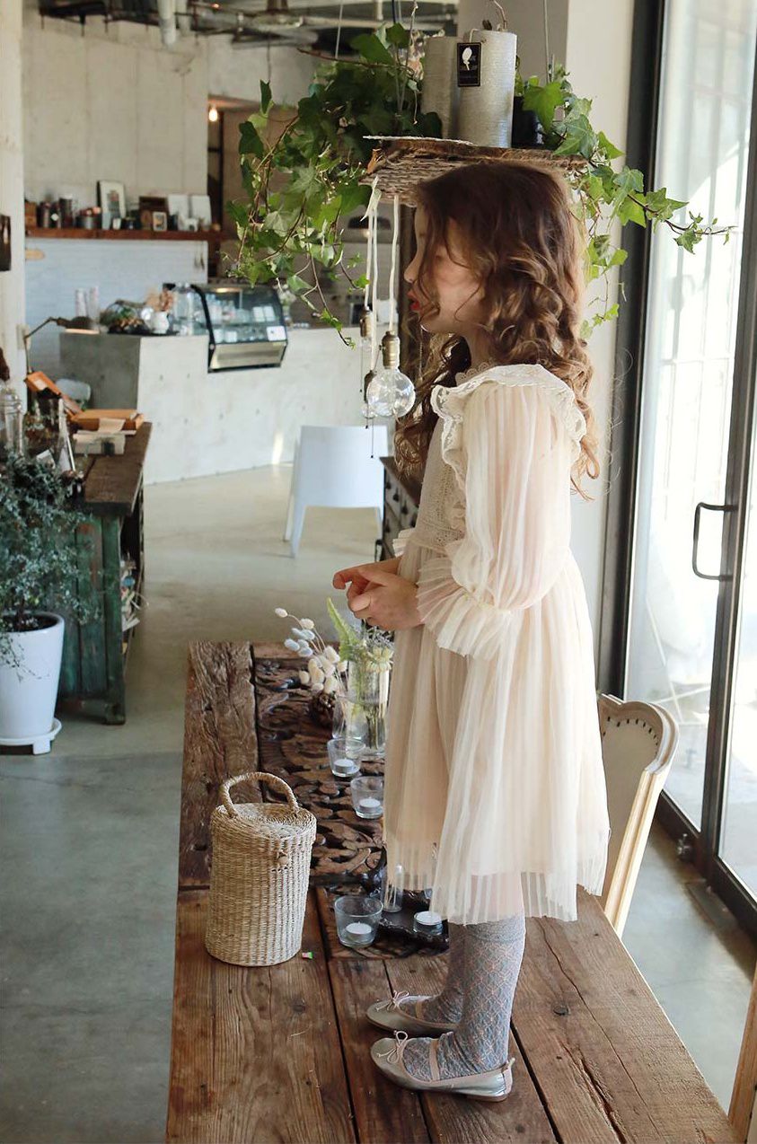 韓國 PuellaFLO - 透膚華麗蕾絲百褶紗裙洋裝-米白