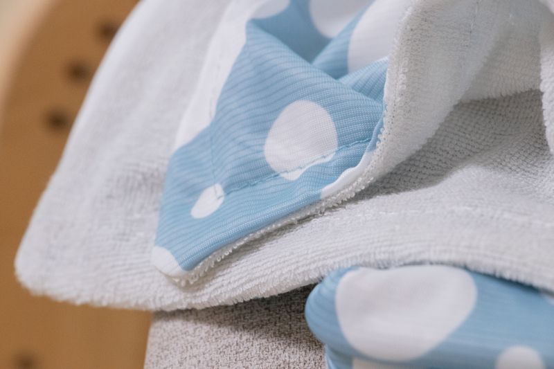 日本 DAIKAI - 接觸涼感毯-英文字母-水藍 (140x100cm)