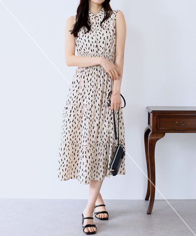 日本 BLUE EAST - 接觸冷感 縮腰顯瘦立領無袖洋裝-線條-黑 (M)