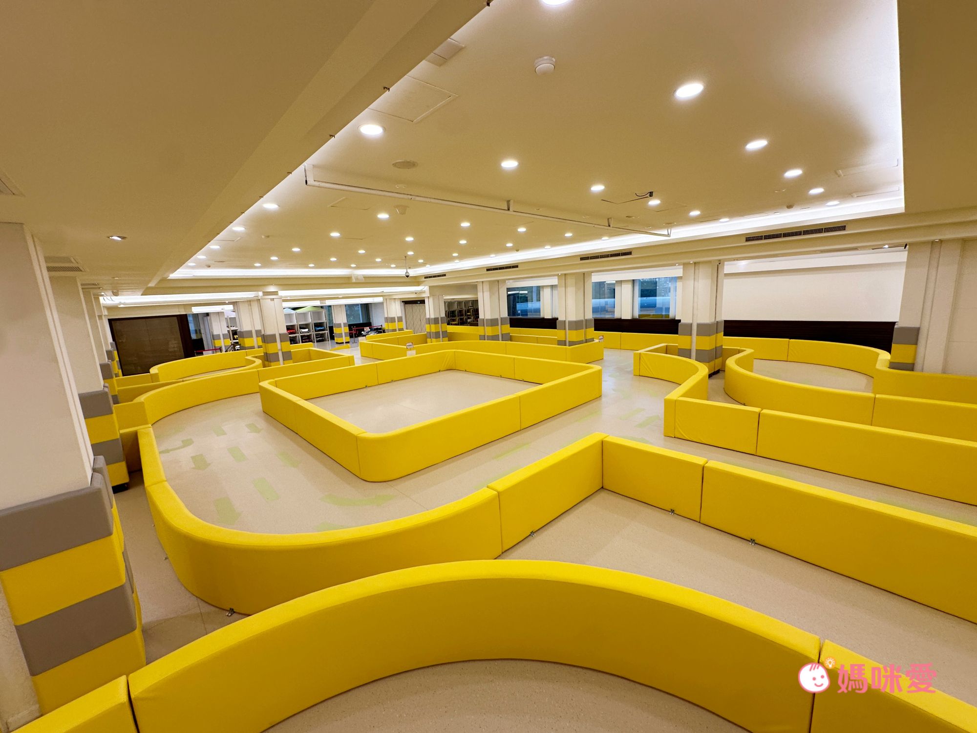 親子友善【承攜行旅 高雄六合館】破百坪賽車場 / 戶外泳池