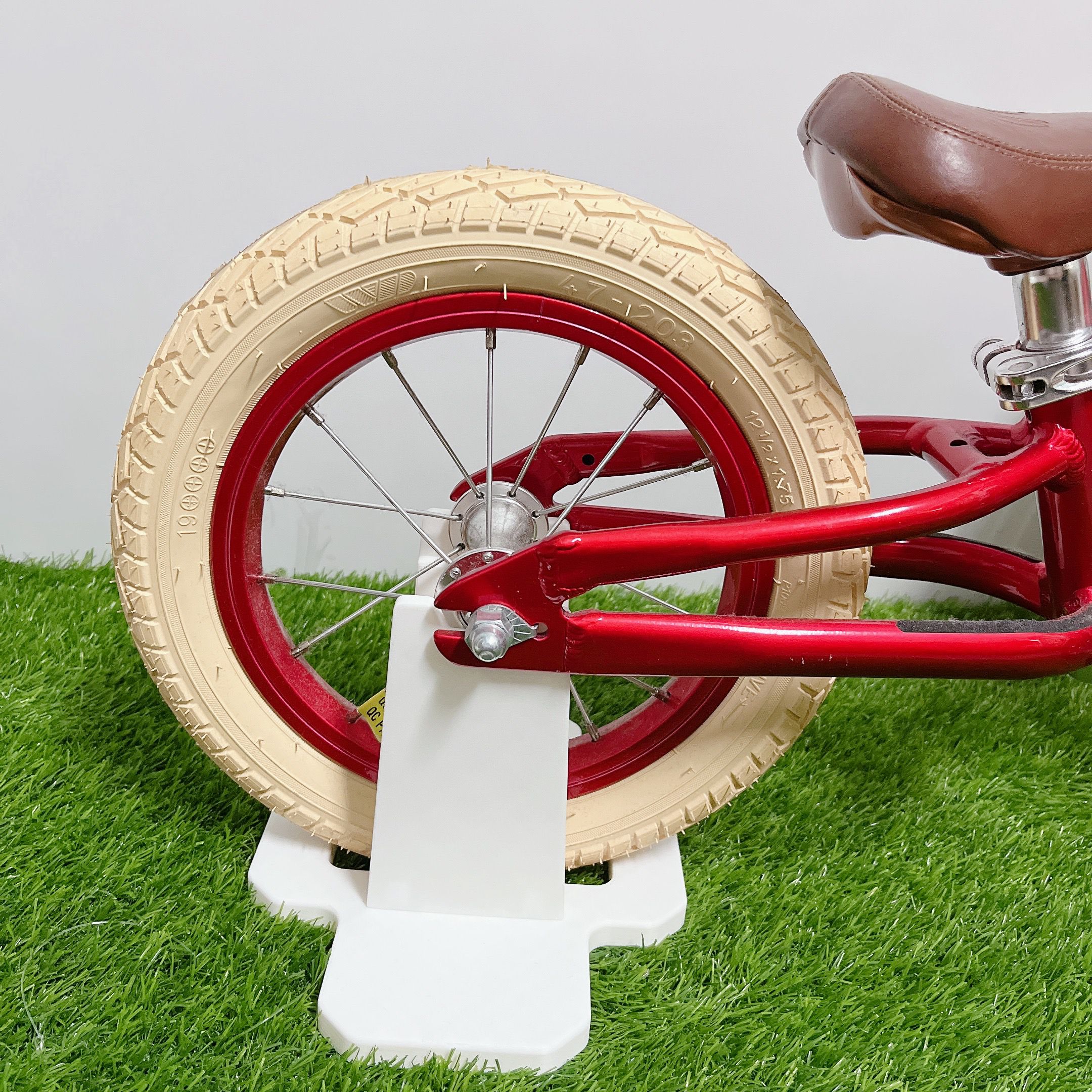 Chelston bikes - Minidutch 滑步車展示架-白色