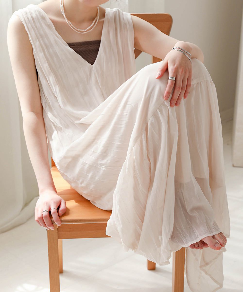 日本 Bab - V領浪漫飄逸無袖洋裝-米杏