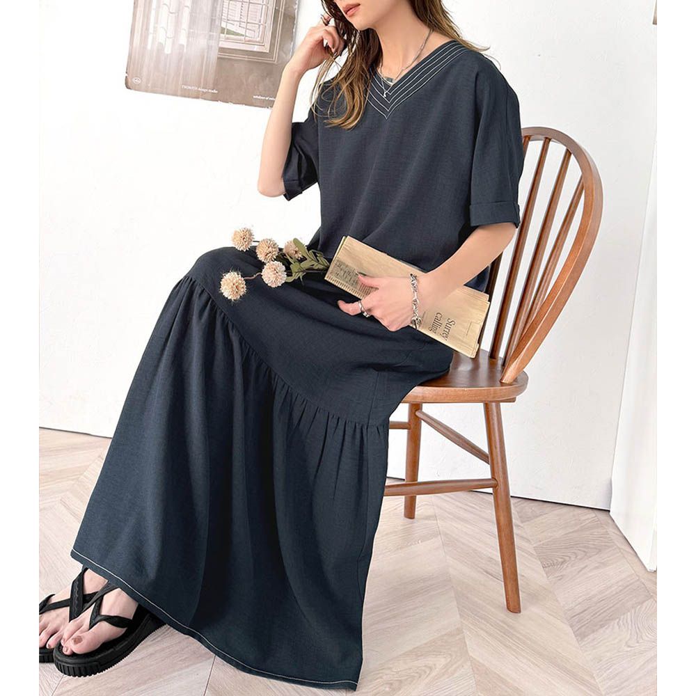 顯瘦線條V領傘狀五分袖洋裝-海軍藍