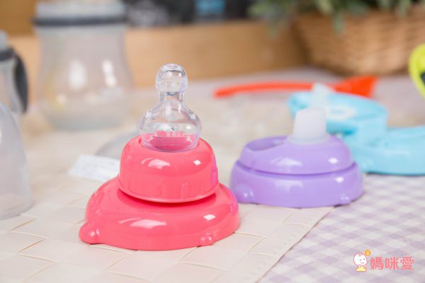 喝水四階段一杯搞定！日本 Combi水杯，5m用到幼稚園畢業