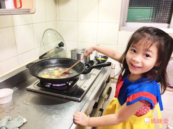 天然無添加、無人工色素【詹鬼媽咪糖果幼童手工水餃】