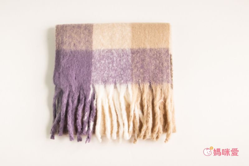 日本 AUBE - 柔軟文藝感格紋流蘇圍巾-摩卡棕