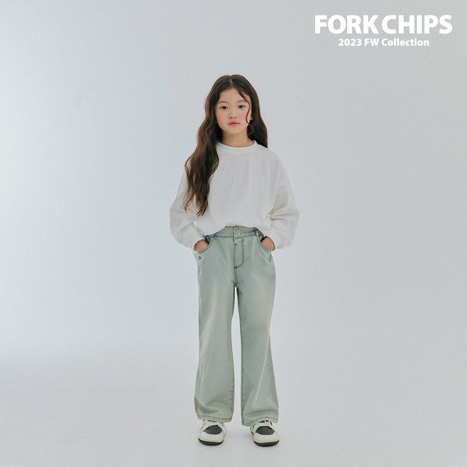 韓國 FORK CHIPS - 品牌刺繡點綴圓領長袖上衣-象牙白